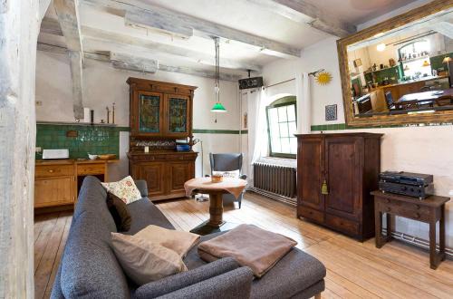 Muritz Apartment | Blauregen- Stilvolle Maisonette im historischen Speicher für bis zu 8 Personen