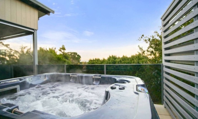 Vincentia House | Blenheim Beauty - 3 Bdrm Home with Spa