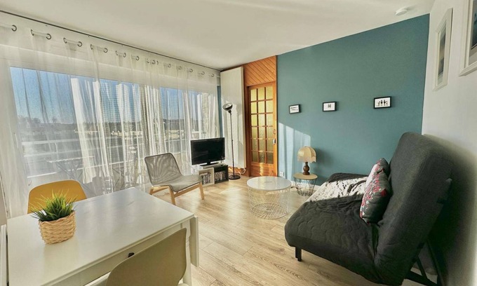 Courseulles-sur-Mer Apartment | Bleu Salé : F2 Avec Balcon, à 200m de la Plage