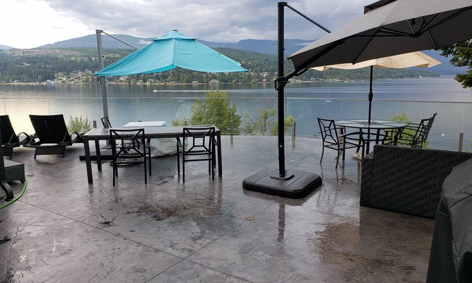 Blind Bay House | Blind Bay Lakeside Shuswap House Private Beach Swim Platform Buoy Acreage Views