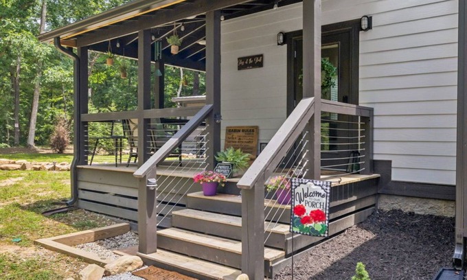 Monteagle Cottage | Bliss at the Bluff: Luxury Tiny House Retreat in Monteagle, TN!