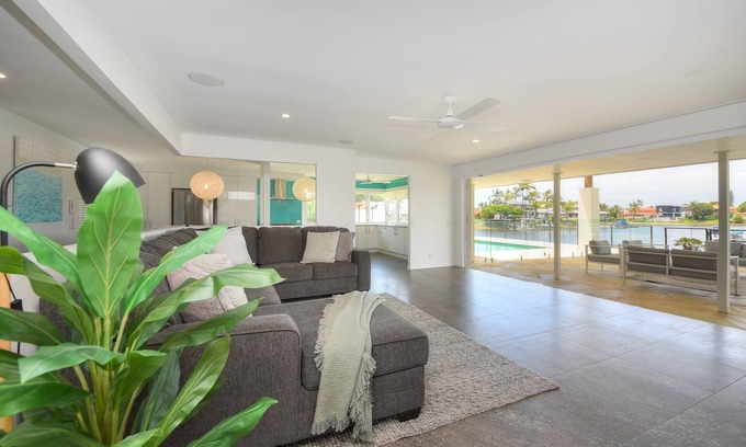 Mermaid Waters House | Bliss On The Point - Indulge yourself!