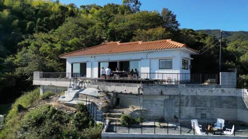 Kurahashi House | bLOCAL Sugawa House - Exclusive Seaside Escape in Ocean House
