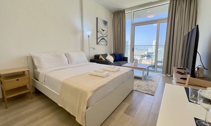 Madinat Zayed Apartment | Bloom Heights Studio | High Floor | Pool & Gym