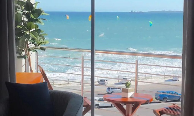 Bloubergstrand Apartment | Bloubergstrand 2 Bedroom Beachfront Apartment