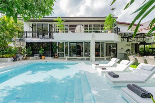 Chang Phueak Villa | Blue Bird Palace- Grand Pool Villa in Nimaan I Daily Housekeeping