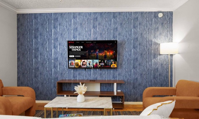 Brentwood Apartment | Blue Brentwood Suite! | Great for ACL, F1, More!
