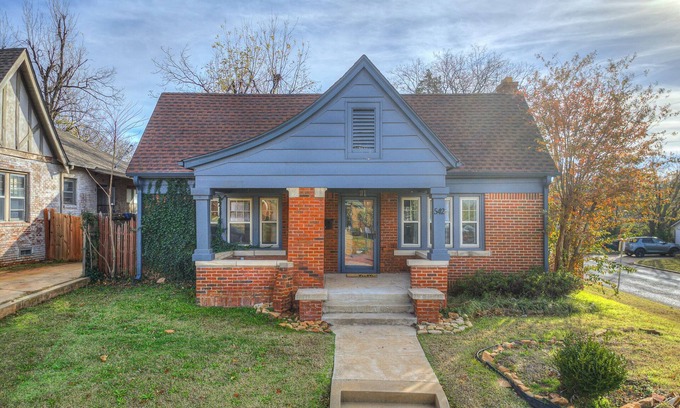 Central Oklahoma City House | Blue Canvas Cottage by the Paseo - 10 Guests