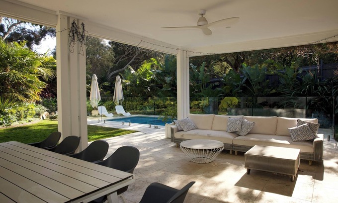 Rye House | Blue Costal Haven Retreat - With Swimming Pool