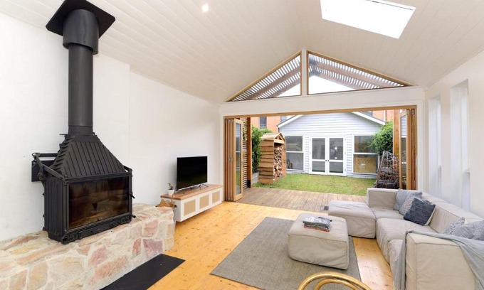 Footscray House | Blue Door - 3BR Unit in the heart of Footscray