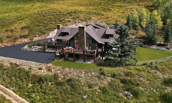 Crested Butte House | Blue Heron Lodge/Lux 6 Bedroom Estate Overlooks the Slate River! Hot Tub! Views!