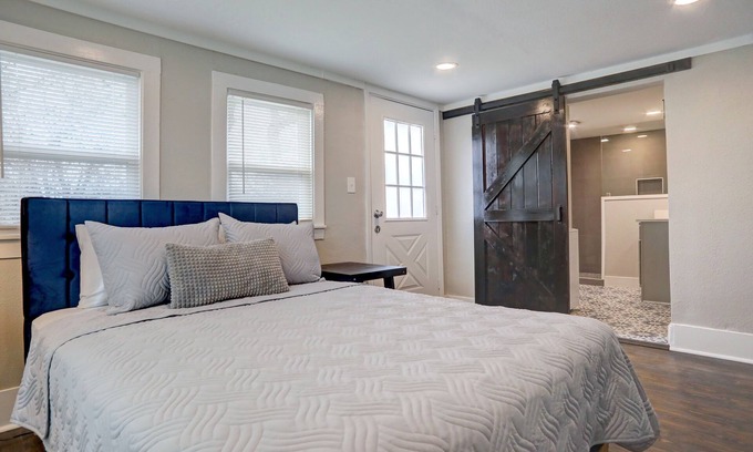 McKinney House | Blue Horizon Retreat- Near Downtown McKinney