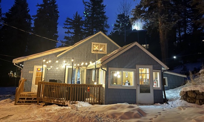 Evergreen House | BLUE HOUSE IN THE HEART OF EVERGREEN