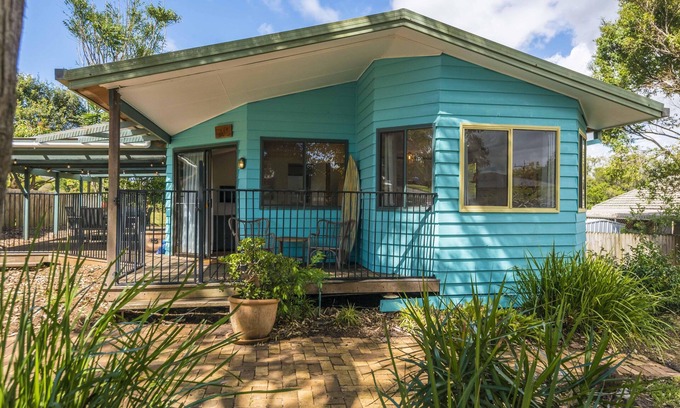North Creek House | Blue House Surf Shack - Pet Friendly - Pet Friendly Authentic Beach House