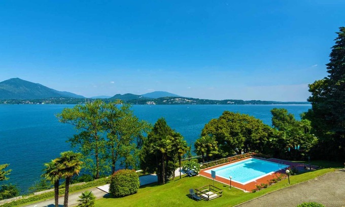 Stresa Apartment | Blue Lake apartment with pool and lake view