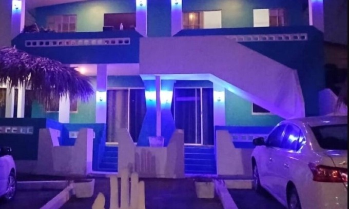 Mahuma Apartment | Blue lights Curaçao appt An