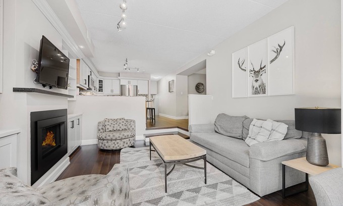 The Blue Mountains Condo | Blue Mountain Haus - Private Patio - Walk to Blue