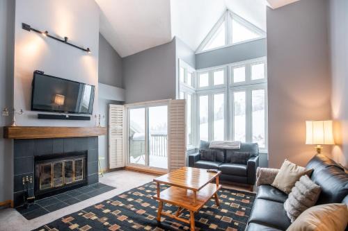 The Blue Mountains Apartment | Blue Mountain Slopeside Chalet in Chateau Ridge