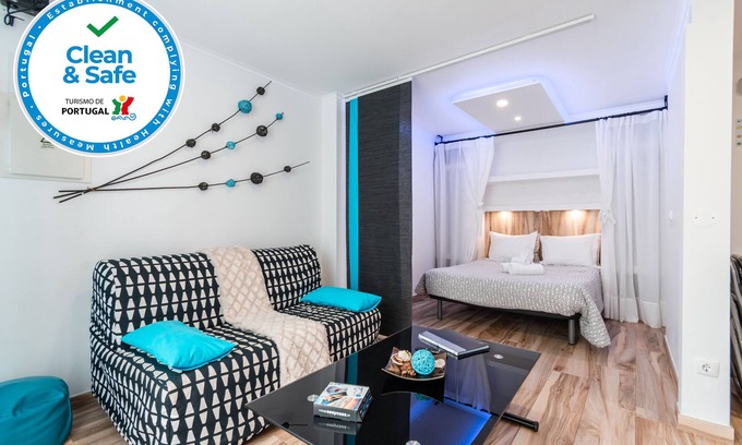 Peniche de Cima Apartment | Blue Studio with shared patio, 200 meters, 3 min by foot Beach of Peniche