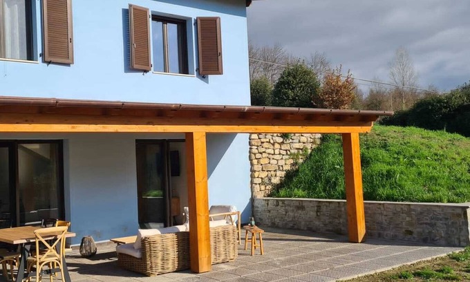 Terranuova Bracciolini House | Blue villa surrounded by greenery between Arezzo Florence and Siena