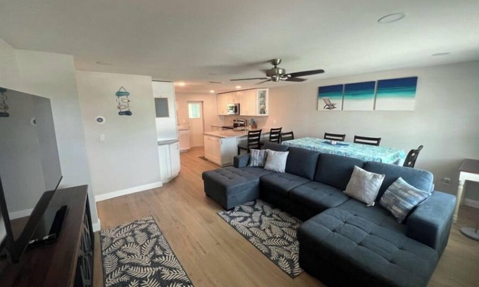 Naples Park Cottage | Blue Water Retreat @ Vanderbilt- steps to beaches/shopping/dining/entertainment!