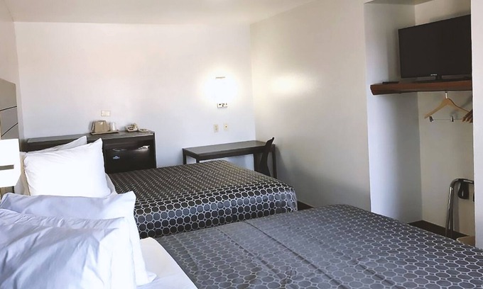 San Antonio Hotel | Blue Way Inn By Jasper Near Frost Bank Center - 2 Queen Bed Non Smoking