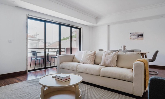 Sao Domingos de Benfica Apartment | Blueground | Campolide, washer, a/c
