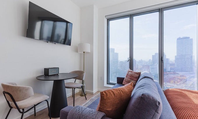 Clinton Hill Apartment | Blueground | Clinton Hill, pool, nr Fort Greene Park