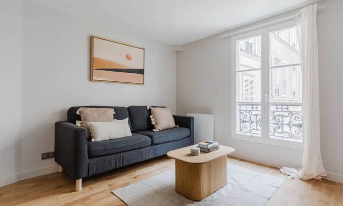 Saint-Thomas-d'Aquin Apartment | Blueground | Invalides, elev, near embassies