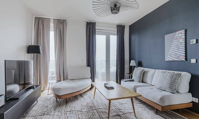 Erdberg Apartment | Blueground | Landstraße, pool, gym, sauna & a/c