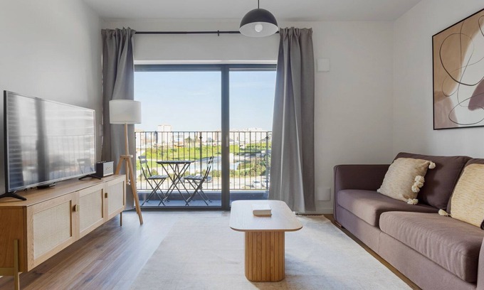 Lumiar Apartment | Blueground | Lumiar, pool, furnished & equipped