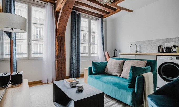 Notre Dame Apartment | Blueground | Odéon, washer, nr Notre-Dame