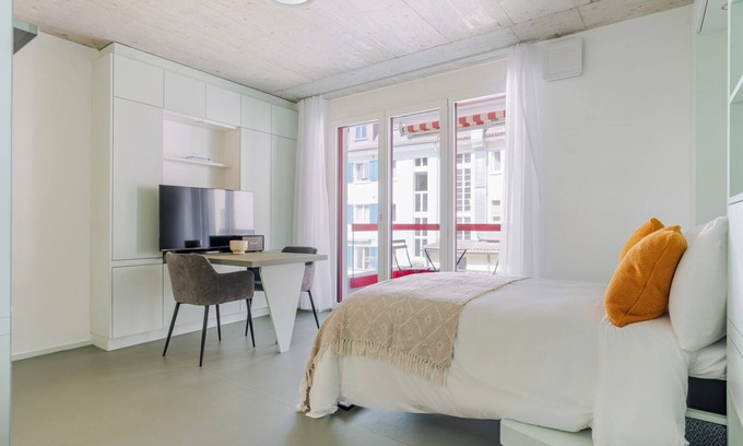 Oerlikon Apartment | Blueground | Oerlikon, balcony, nr Zurich Zoo