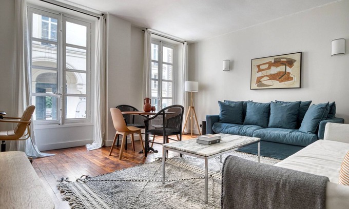 Saint-Thomas-d'Aquin Apartment | Blueground | Saint Germain des Pré, nr Seine
