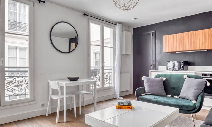Saint-Germain-l'Auxerrois Apartment | Blueground | St. Honore, intercom, nr opera
