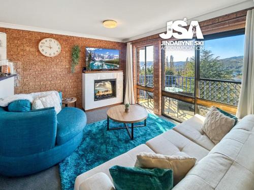 Jindabyne Apartment | Bluegums 3 - 2 bedroom apartment sleeps 6 with great views