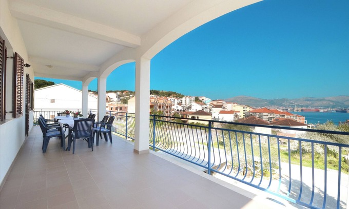 Okrug Gornji Apartment | BLUEHOUSE 1 spacious apartment for 8+2 persons with sea view