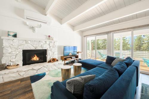 Kings Beach House | Bluejay Hideaway by Tahoe Getaways - Kings Beach 3 BR Pet Friendly w Enclosed Yard and Hot Tub