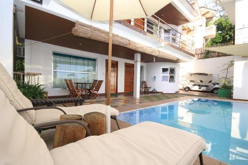 Balabag Bed & Breakfast | Bluewaves Westcliff Villa