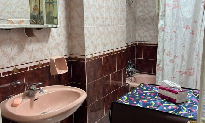 Agouza Apartment | BnB Cairo-Charming 2-bedroom apartment in delightful Giza Governorate with AC