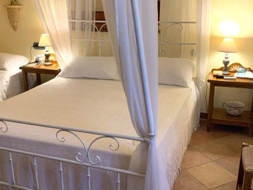 Laconi Bed & Breakfast | BnB Inn - Cyclists & Bikers - CAMERE CON BAGNO PRIVATO-PARCHEGGIO INTERNO PER MOTO e BICI -ENERGETIC BREAKFAST extra