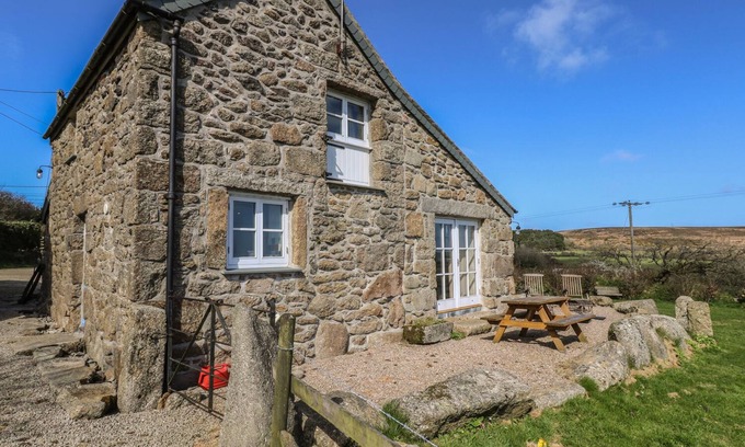 New Mill Cottage | BOAR'S HOUSE, with a garden in Penzance