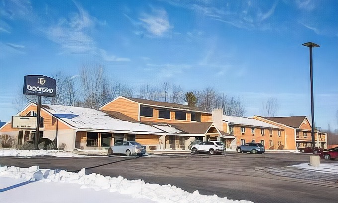 Wautoma Hotel | Boarders Inn & Suites by Cobblestone Hotels - Wautoma