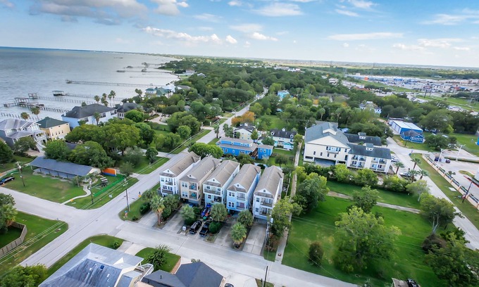 Clear Lake Shores House | Boardwalk Home One Block to Kemah Activities