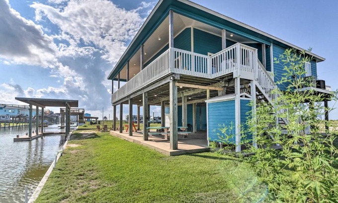 Freeport House | Boat Dock Access Waterfront Freeport Home!