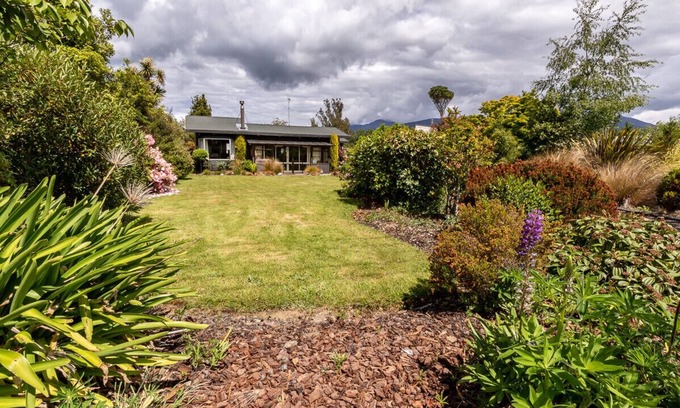 Te Anau Cottage | Boat Harbour House - Te Anau Holiday Home