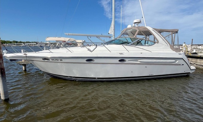 Sheboygan Boat Rental | Boat in Sheboygan Harbor for Mercury Midwest Challenge!