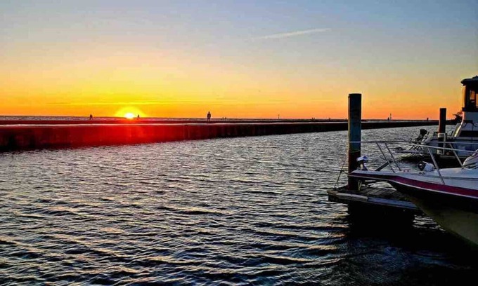 St. Catharines Boat Rental | Bob's Yer Uncle in Port Dalhousie