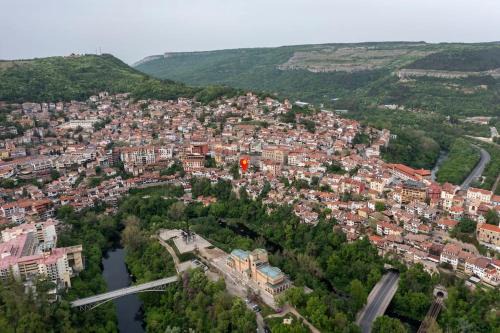 Veliko Tarnovo House | Bobevata guest house - entire house - stunning view old town