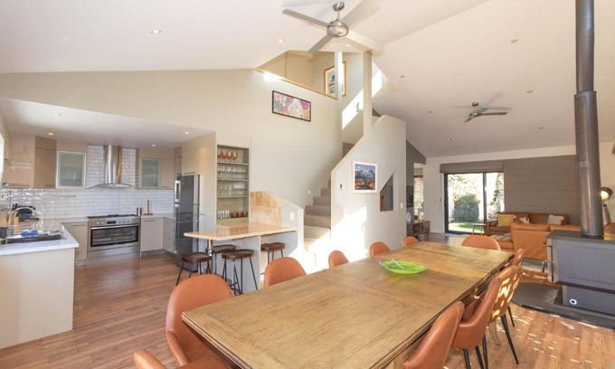 Jindabyne House | Bogong Lakeview 1 of 19 Bogong Street